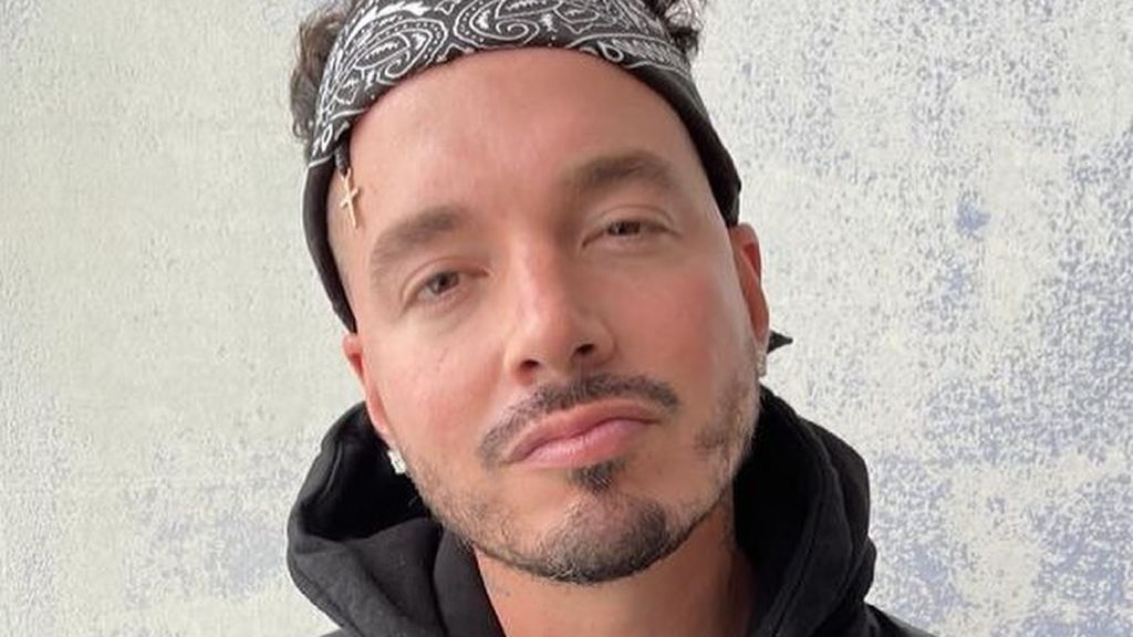 J Balvin denuncia que recibe amenazas en las redes sociales: "Necesitan una clase de salud mental"