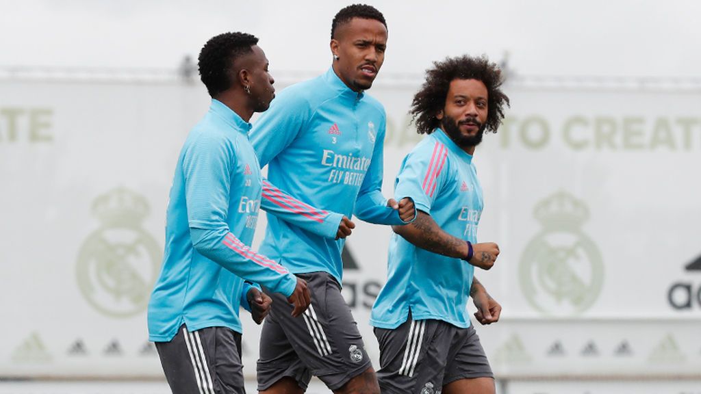 Sergio Ramos vuelve a entrenar con el Madrid pero sigue de baja. Sergio Ramos vuelve a entrenar con el Madrid pero sigue de baja.
