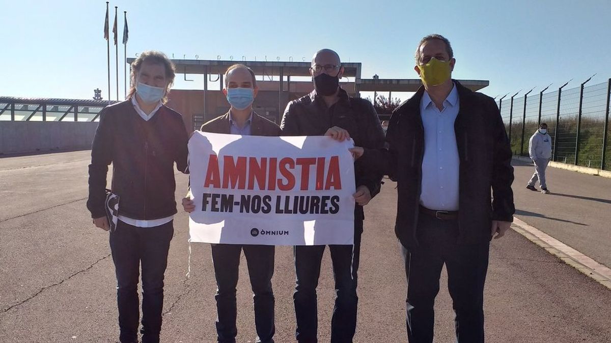 Los líderes del 'procés' firman libros por Sant Jordi Los líderes del 'procés' firman libros por Sant Jordi