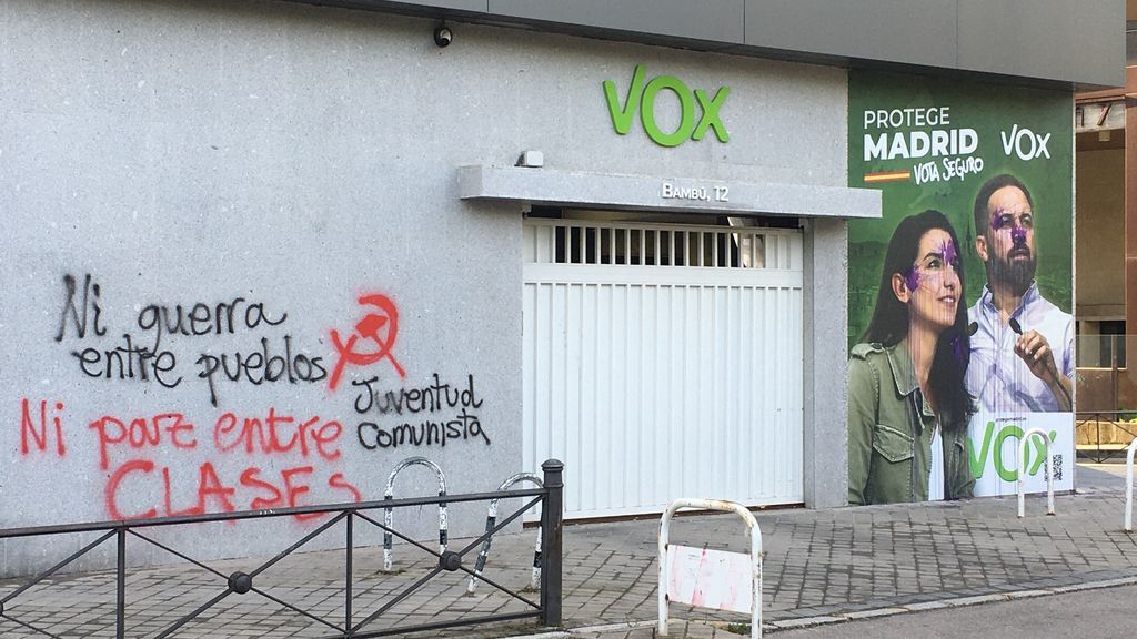 Pintadas en la sede de Vox