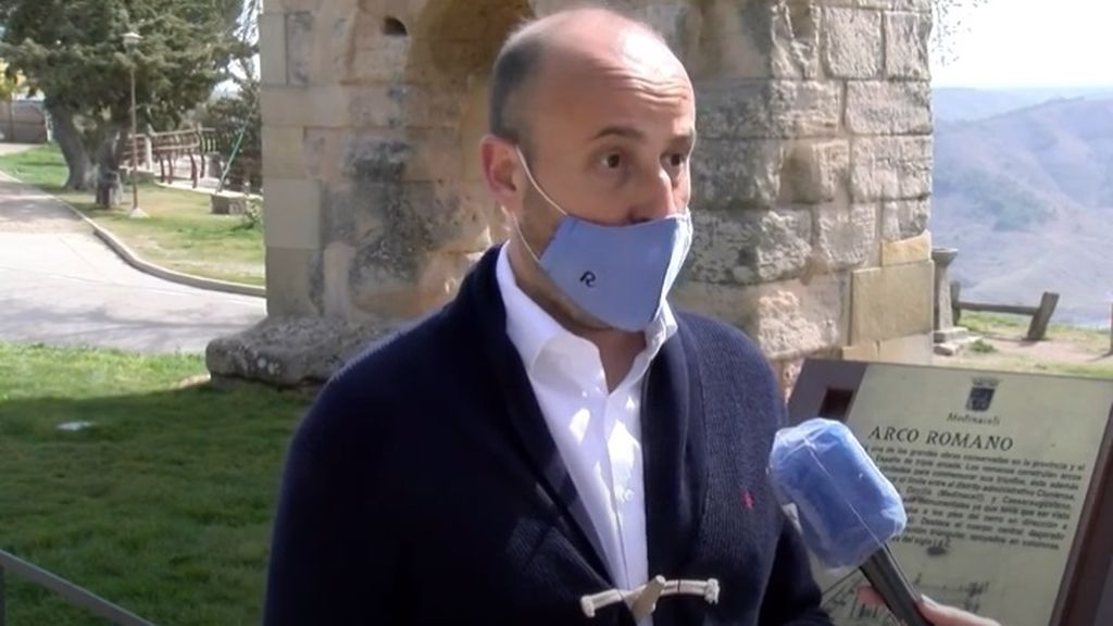Dimite el líder de Cs en Soria tras organizar a una fiesta ilegal a la que también acudió Leticia Sabater Dimite el líder de Cs en Soria tras organizar a una fiesta ilegal a la que también acudió Leticia Sabater