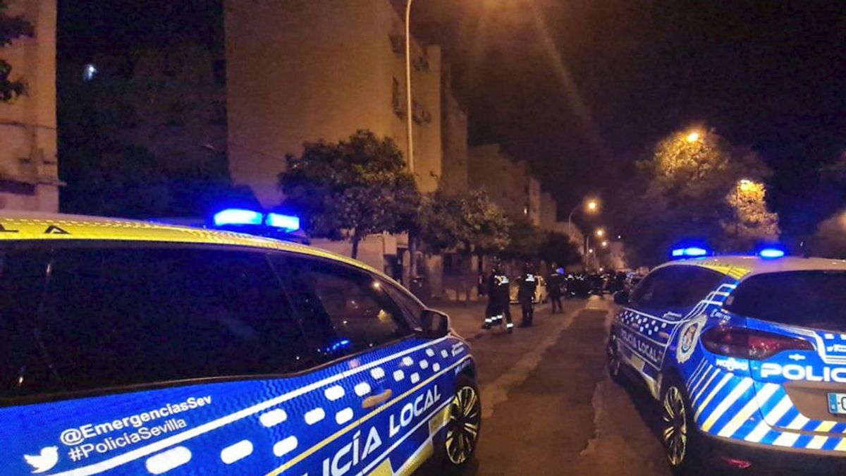 Una niña de 12 años llama a la policía tras presenciar cómo su padre ebrio maltrataba y amenazaba a su madre en Sevilla Una niña de 12 años llama a la policía tras presenciar cómo su padre ebrio maltrataba y amenazaba a su madre en Sevilla