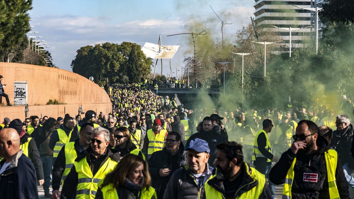 Los taxistas amenazan con poner Barcelona "patas arriba" tras la vuelta de Uber Los taxistas amenazan con poner Barcelona "patas arriba" tras la vuelta de Uber