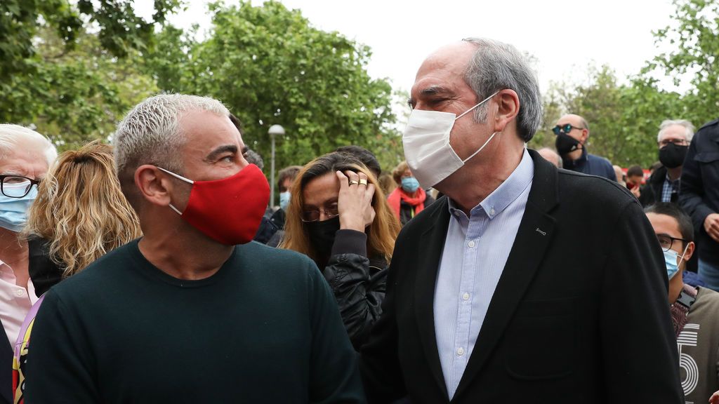 Jorge Javier Vázquez arropa a Gabilondo en un acto de Vallecas