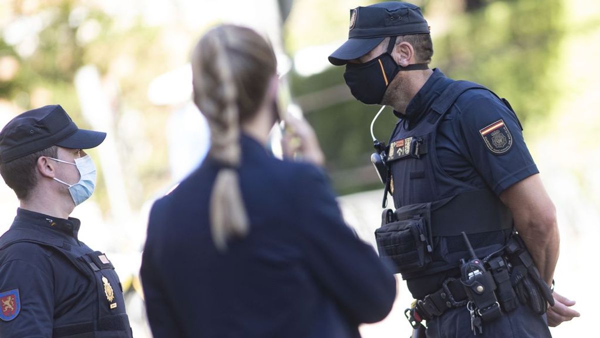 La Policía Nacional detiene en Mallorca a un hombre por contagiar de covid a 22 personas La Policía Nacional detiene en Mallorca a un hombre por contagiar de covid a 22 personas