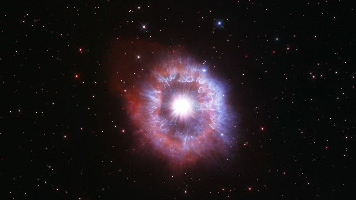 El Hubble celebra su 31 cumpleaños fotografiando una vela de cinco años luz de diámetro a punto de estallar