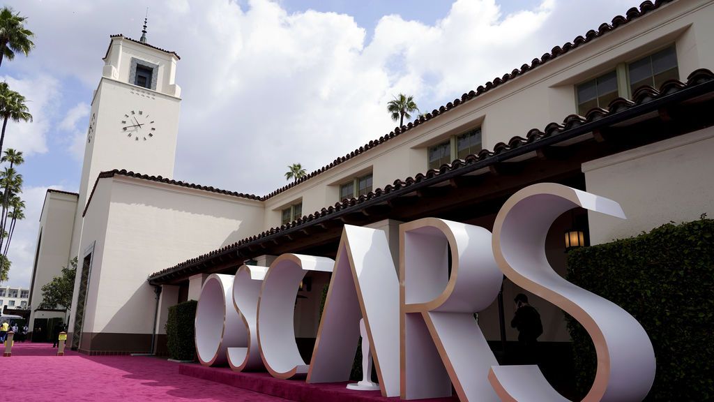 Alfombra roja en Union Station, la estación de autobuses de Los Ángeles, una de las sedes donde tiene lugar la gala de los Premios Oscars 2021