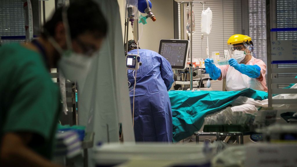 Hospitales vascos plantean desprogramar intervenciones quirúrgicas por pacientes covid en UCI