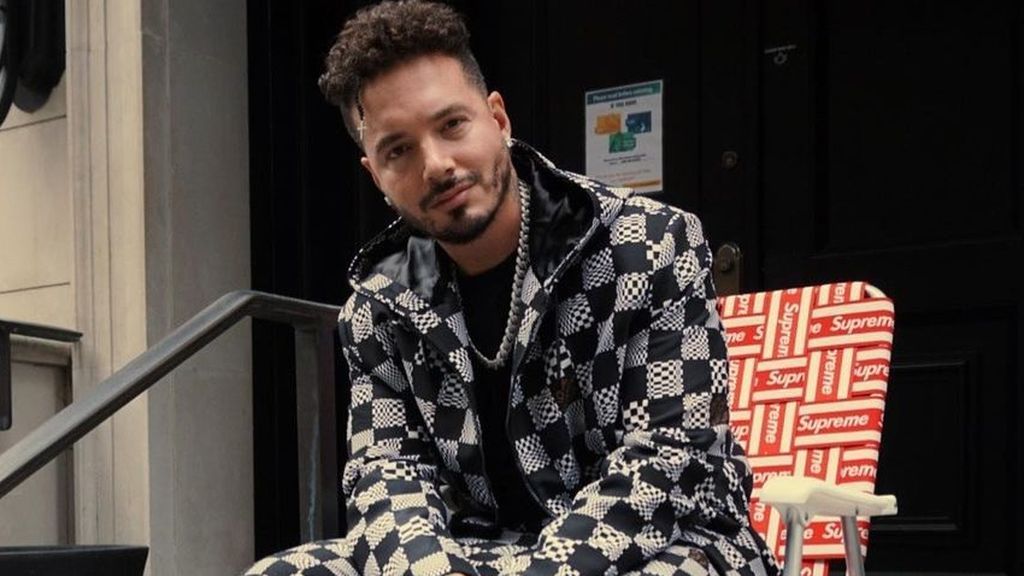 J Balvin se pregunta en Twitter por qué no es "normal" y preocupa a sus seguidores: "Fuerza amigo"