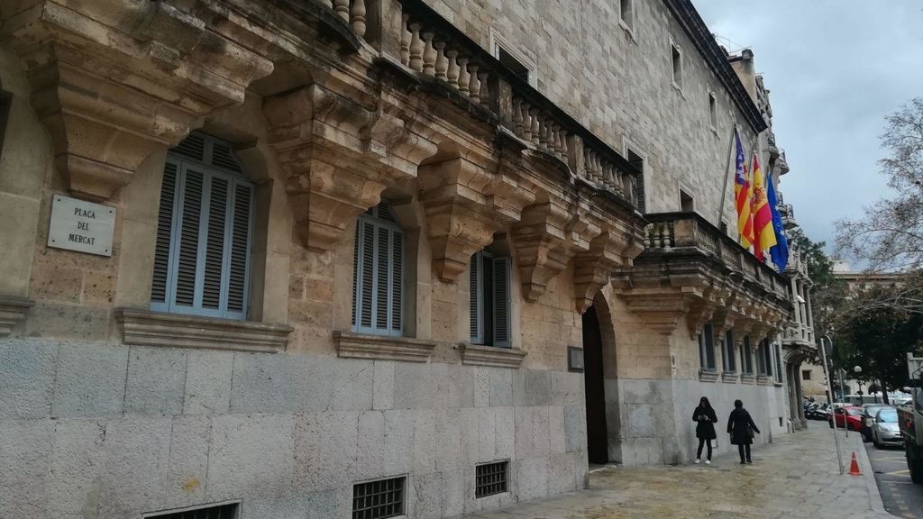 Dos años de cárcel para un hombre por abusos a un menor que conoció en una app de citas Dos años de cárcel para un hombre por abusos a un menor que conoció en una app de citas