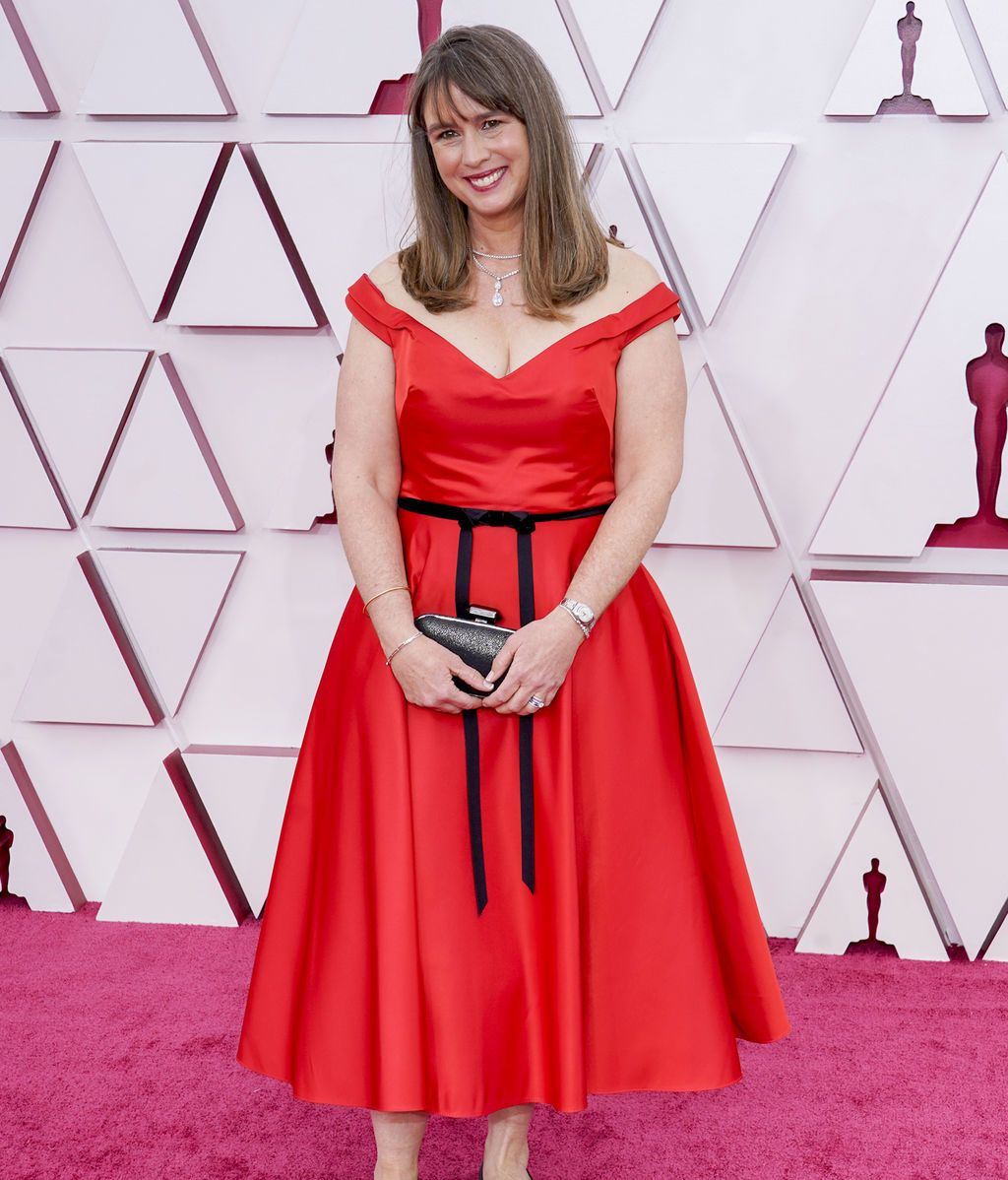 Coya Elliott desfila en la alfombra roja de Union Station, la estación de autobuses de Los Ángeles, una de las sedes donde tiene lugar la gala de los Premios Oscars 2021