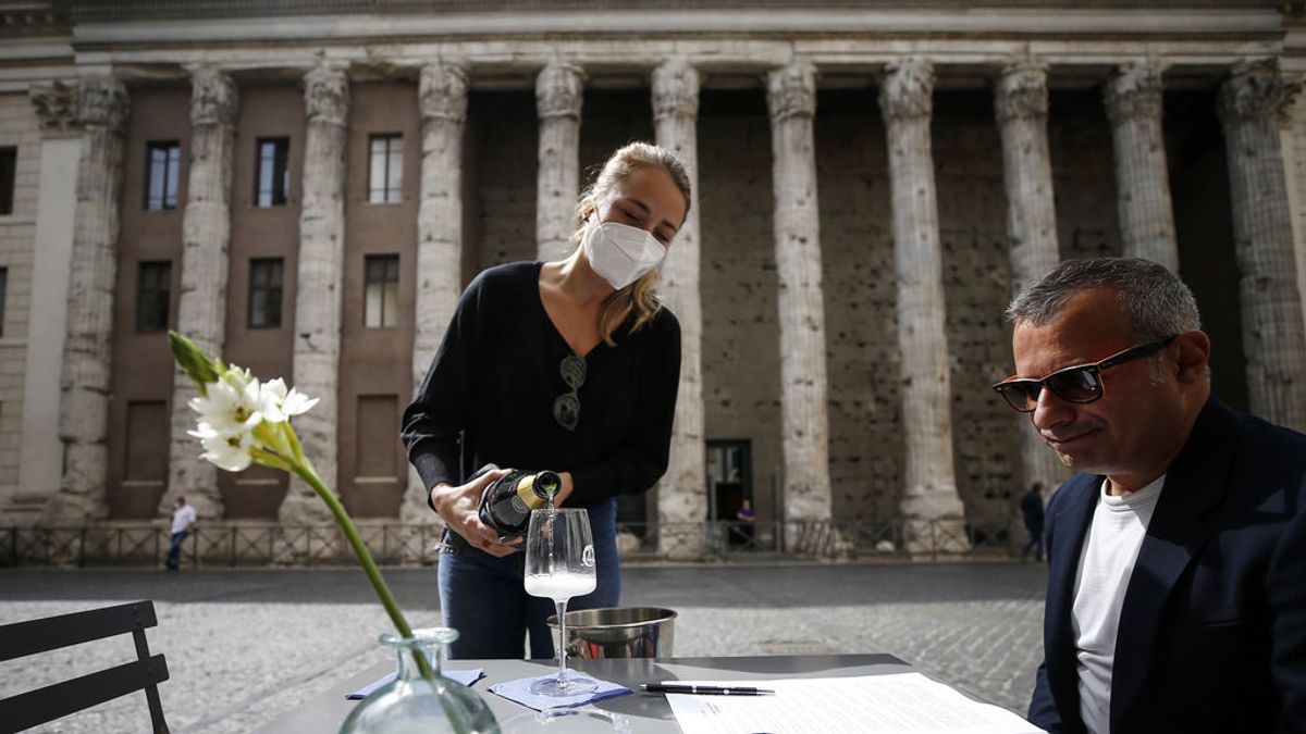 Italia suaviza las restricciones por coronavirus y reabre la hostelería de forma gradual Italia suaviza las restricciones por coronavirus y reabre la hostelería de forma gradual