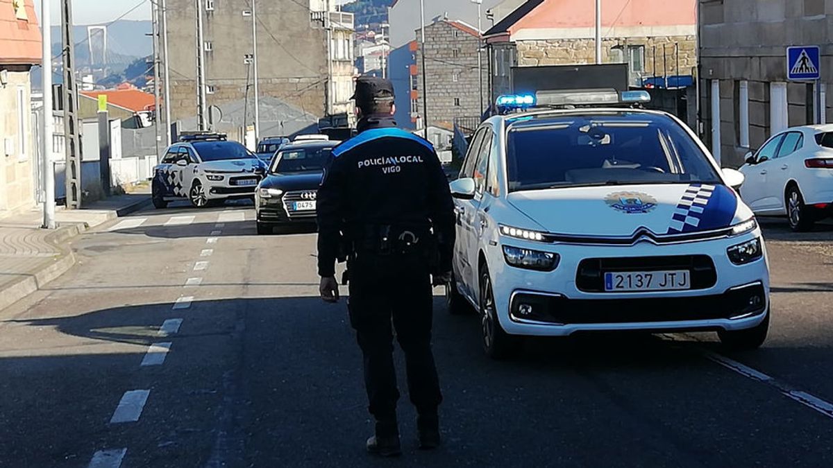 El incivismo de una joven en Vigo: monta una fiesta en casa, se salta el toque de queda y agrede a un agente El incivismo de una joven en Vigo: monta una fiesta en casa, se salta el toque de queda y agrede a un agente