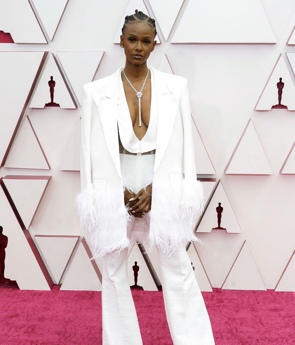 Tiara Thomas desfila en la alfombra roja de Union Station, la estación de autobuses de Los Ángeles, una de las sedes donde tiene lugar la gala de los Premios Oscars 2021