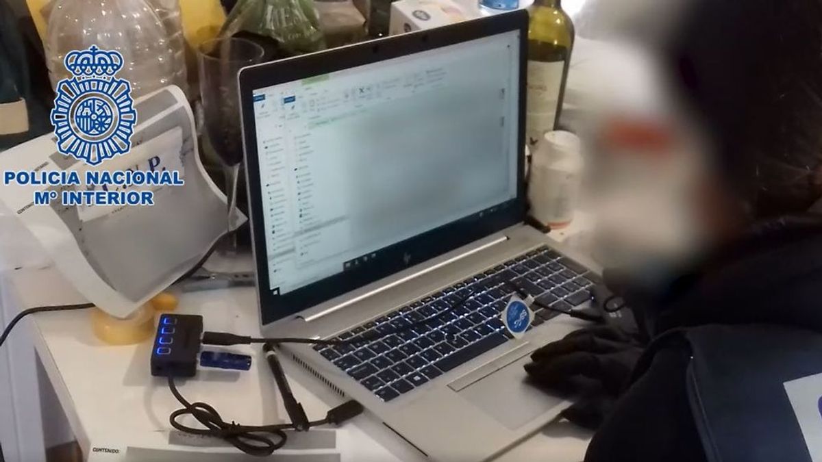 Detienen a un matrimonio por presuntos abusos sexuales a 83 clientas en un centro estético y grabarlo en Alicante Detienen a un matrimonio por presuntos abusos sexuales a 83 clientas en un centro estético y grabarlo en Alicante