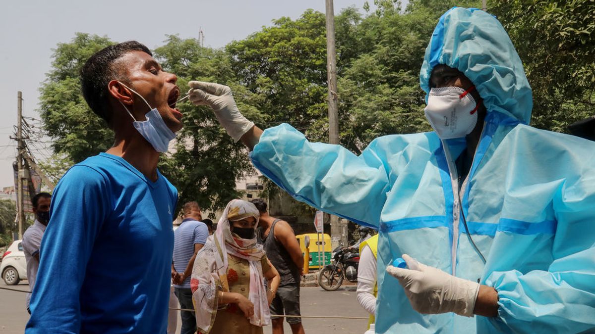 India alcanza un nuevo récord de positivos y muertes diarias por coronavirus India alcanza un nuevo récord de positivos y muertes diarias por coronavirus