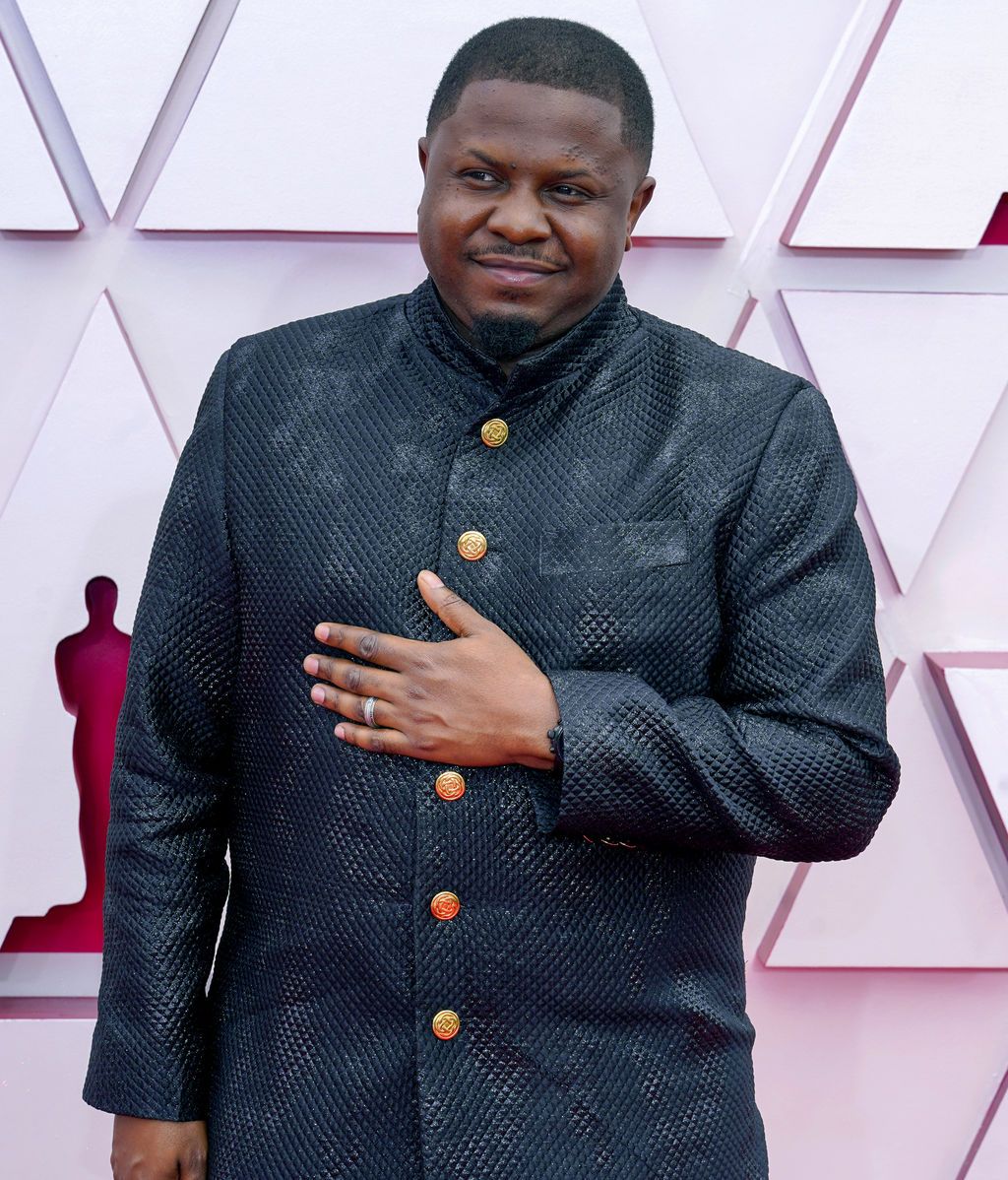 D'Mile desfila en la alfombra roja de Union Station, la estación de autobuses de Los Ángeles, una de las sedes donde tiene lugar la gala de los Premios Oscars 2021