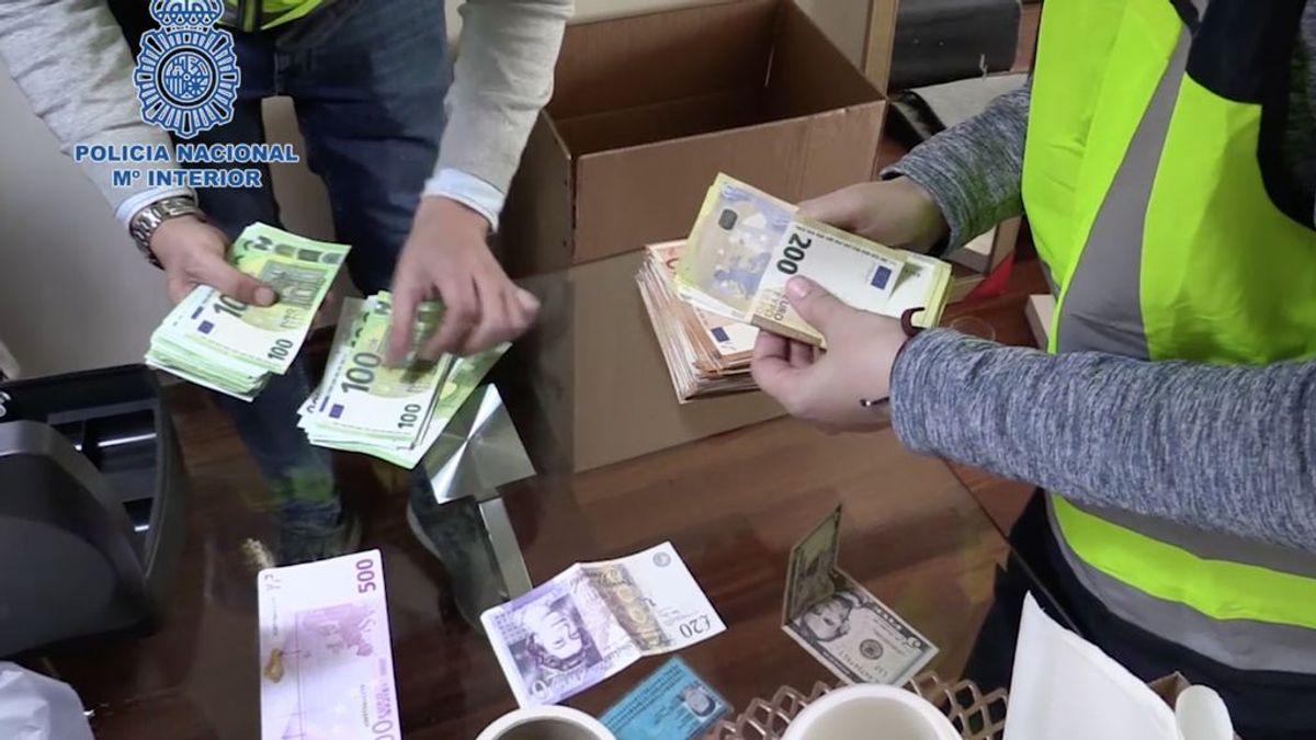 Cae una banda que estafó más de un millón de euros haciéndose pasar por compañías de teléfono Cae una banda que estafó más de un millón de euros haciéndose pasar por compañías de teléfono