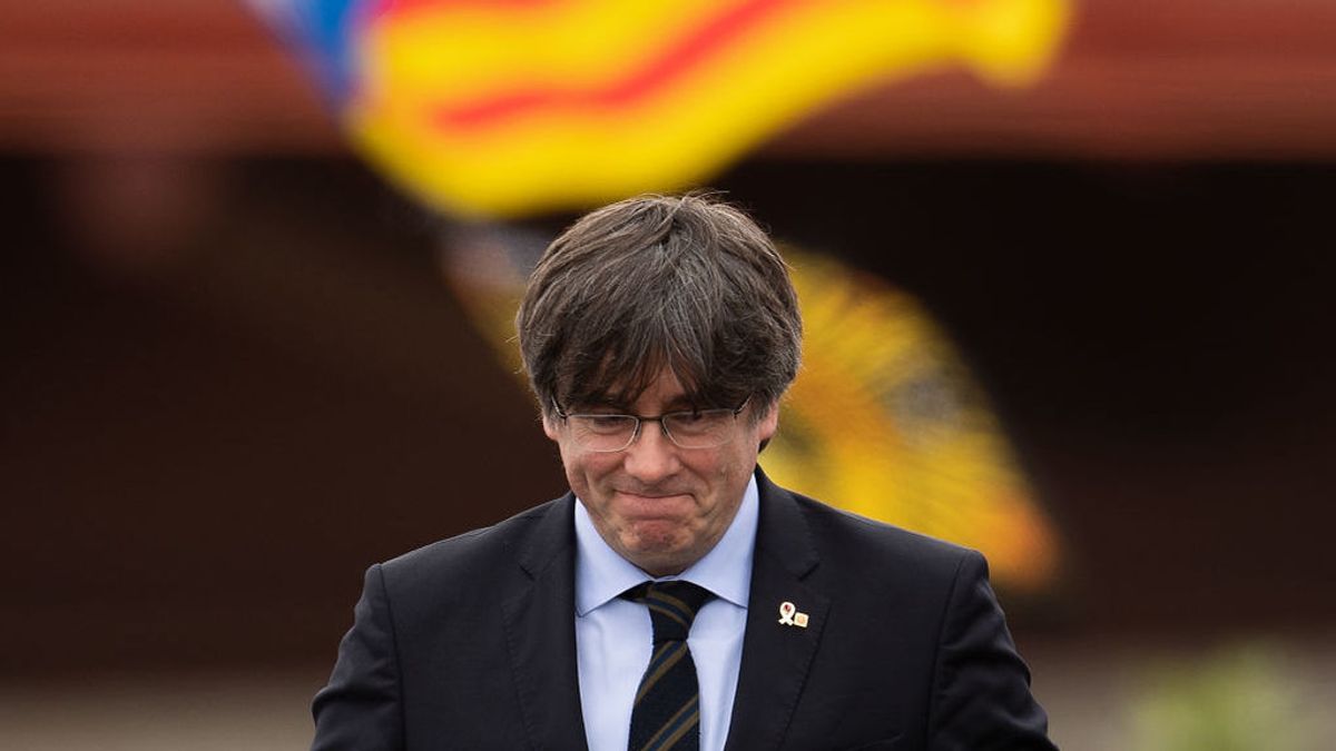 Puigdemont denuncia que se vacune antes a la policía que a "las personas pacificas a las que golpearon en el 1-O"