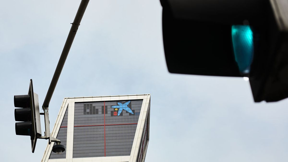 CaixaBank rebaja el ERE en 500 personas hasta los 7.791 empleados CaixaBank rebaja el ERE en 500 personas hasta los 7.791 empleados