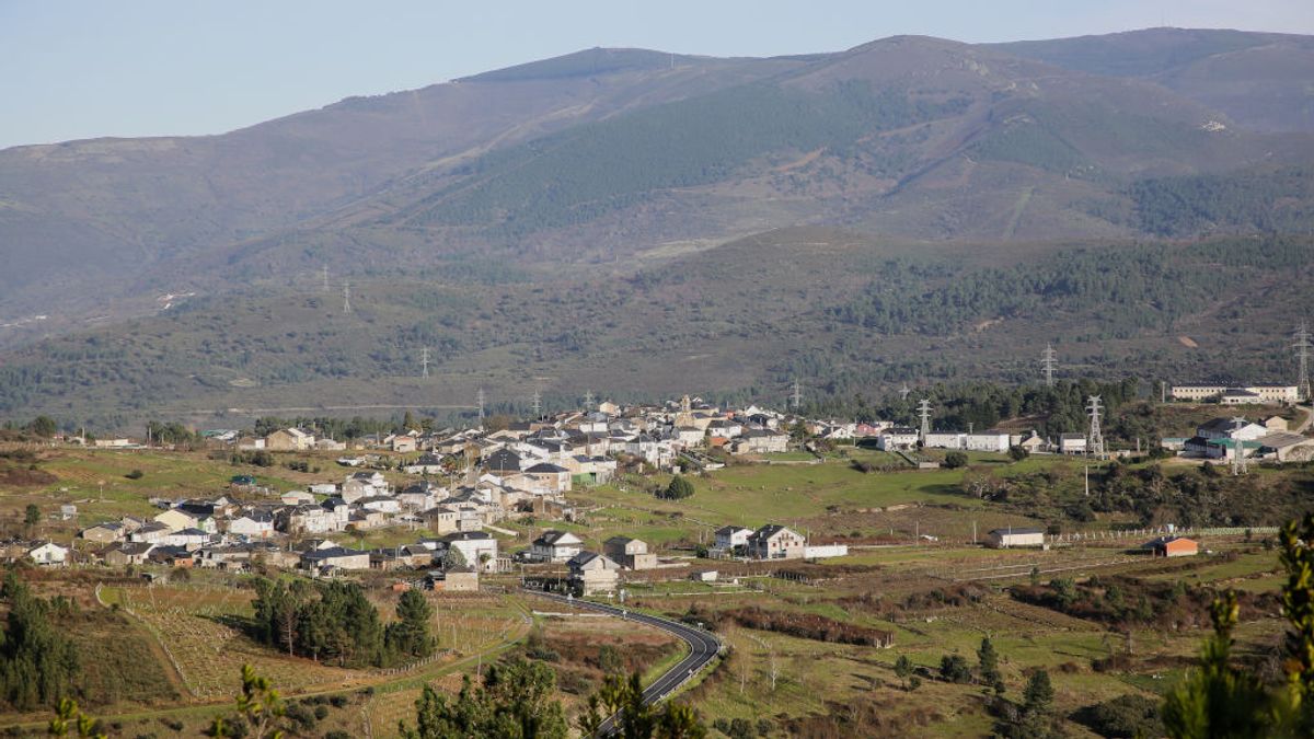 Larouco, el pueblo de Ourense con el 56% de sus vecinos inmunizados: “Ventajas de ser una población envejecida” Larouco, el pueblo de Ourense con el 56% de sus vecinos inmunizados: “Ventajas de ser una población envejecida”