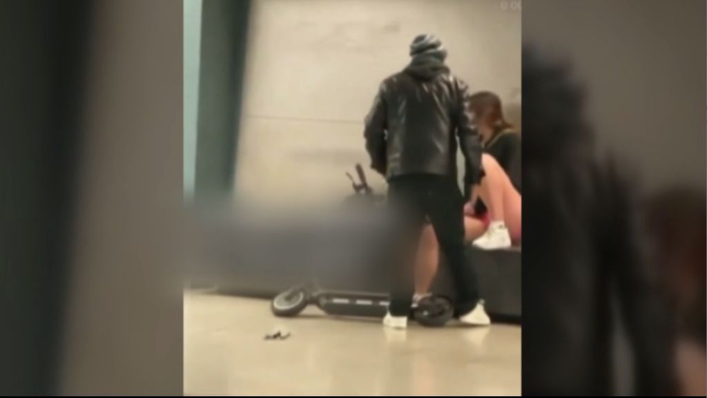 Agresión machista en el metro de Barcelona: un testigo graba a un hombre abofeteando a su pareja