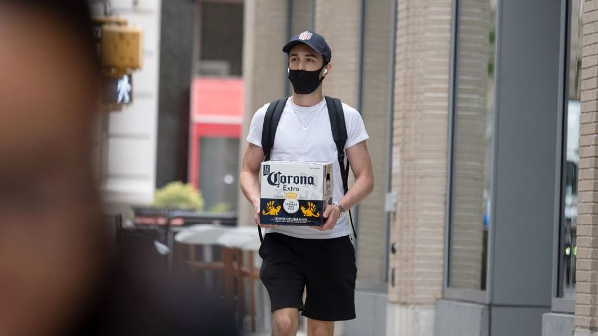 Tres o cuatro cervezas al día podrían reducir el efecto de la vacuna según científicos americanos Tres o cuatro cervezas al día podrían reducir el efecto de la vacuna según científicos americanos