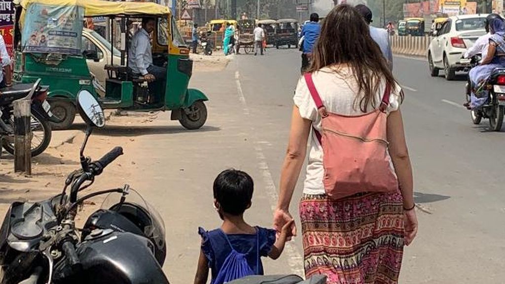 espanola en india por la calle
