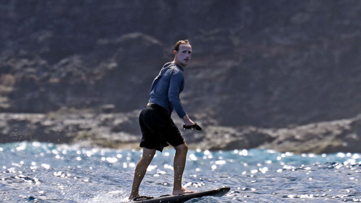 Mark Zuckerberg admite que se cubrió la cara con crema solar para despistar a los fotógrafos Mark Zuckerberg admite que se cubrió la cara con crema solar para despistar a los fotógrafos