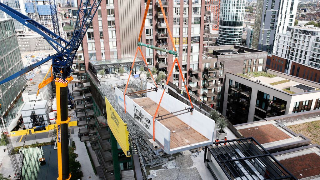Colocación de la Sky Pool