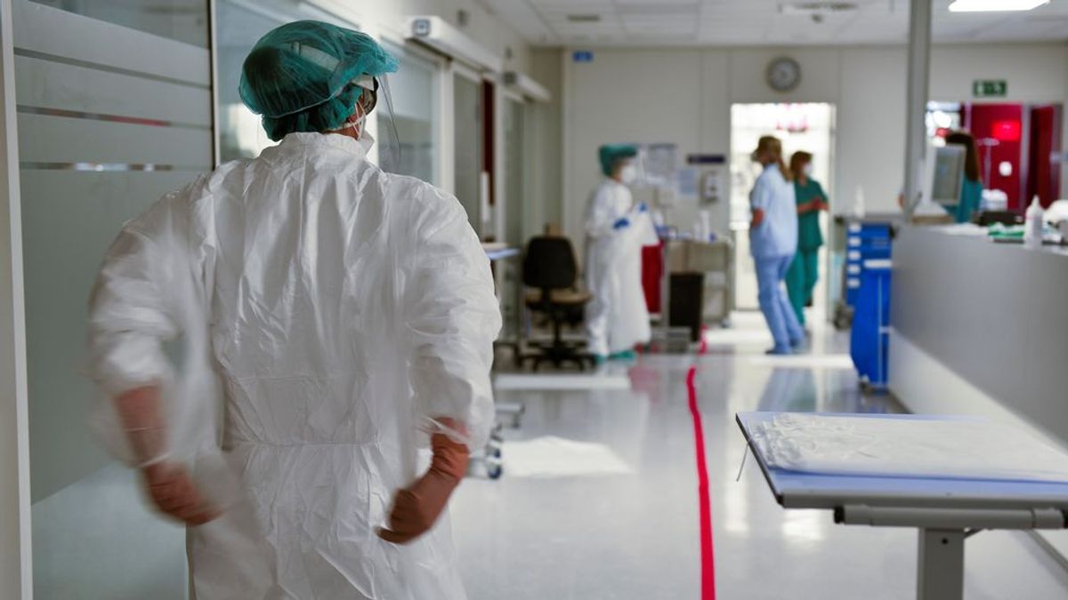 España suma 88 muertos y los hospitalizados por covid bajan a 9.985 España suma 88 muertos y los hospitalizados por covid bajan a 9.985
