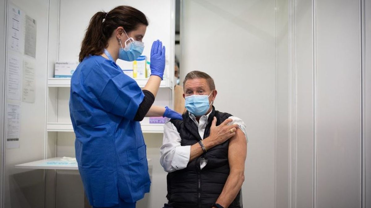 Sanidad y las comunidades decidirán el viernes si se administra la segunda dosis de AstraZeneca Sanidad y las comunidades decidirán el viernes si se administra la segunda dosis de AstraZeneca