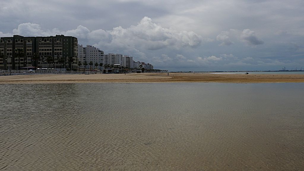 La playa de Valdelagrana, en El Puerto de Santa María, hoy