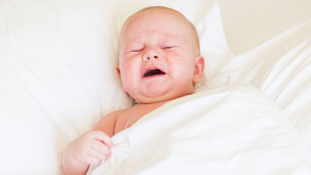 ¿Es normal que mi bebé llore dormido? Por qué sucede esto y cómo deben actuar sus padres.
