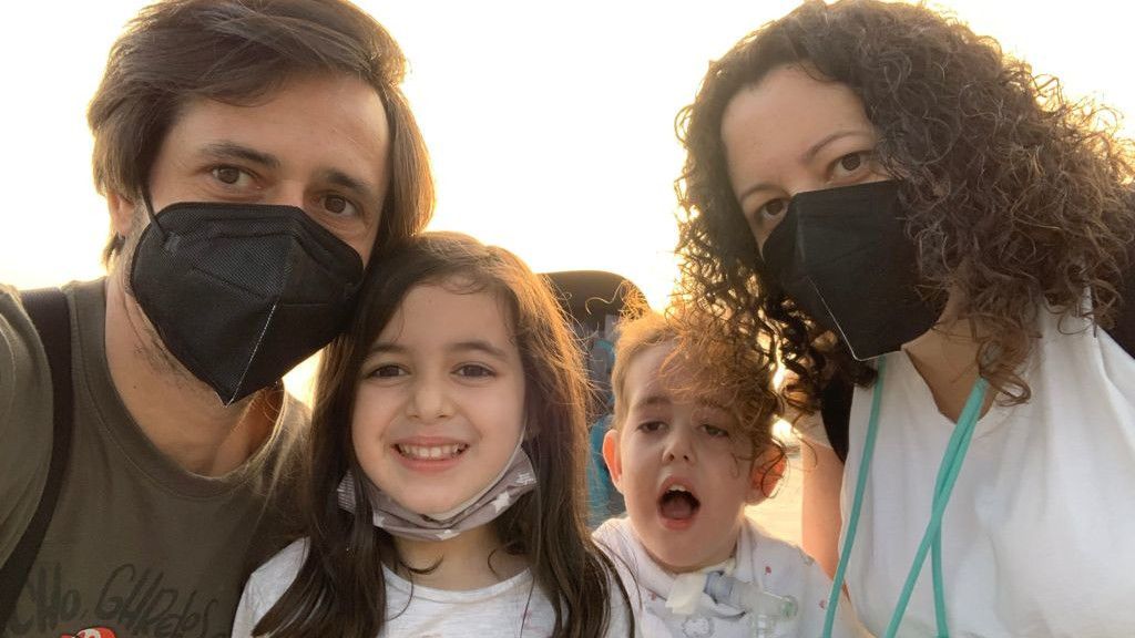 Santiago y Raquel están pendientes de Rafa las 24 horas del día