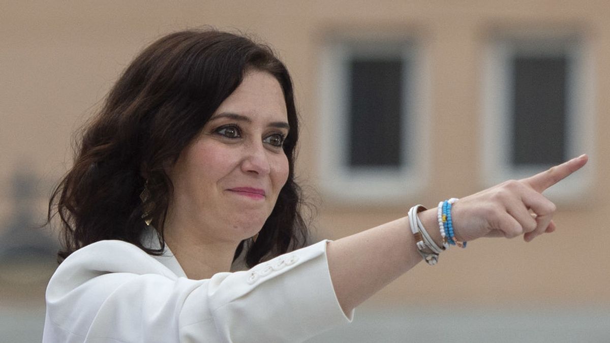 Ayuso lanza una calculadora de impuestos para comparar lo que se paga en Madrid con las autonomías socialistas Ayuso lanza una calculadora de impuestos para comparar lo que se paga en Madrid con las autonomías socialistas