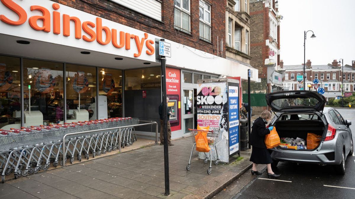 Un británico consigue estacionar en todas las plazas del supermercado Sainsbury's tras 6 años intentándolo Un británico consigue estacionar en todas las plazas del supermercado Sainsbury's tras 6 años intentándolo