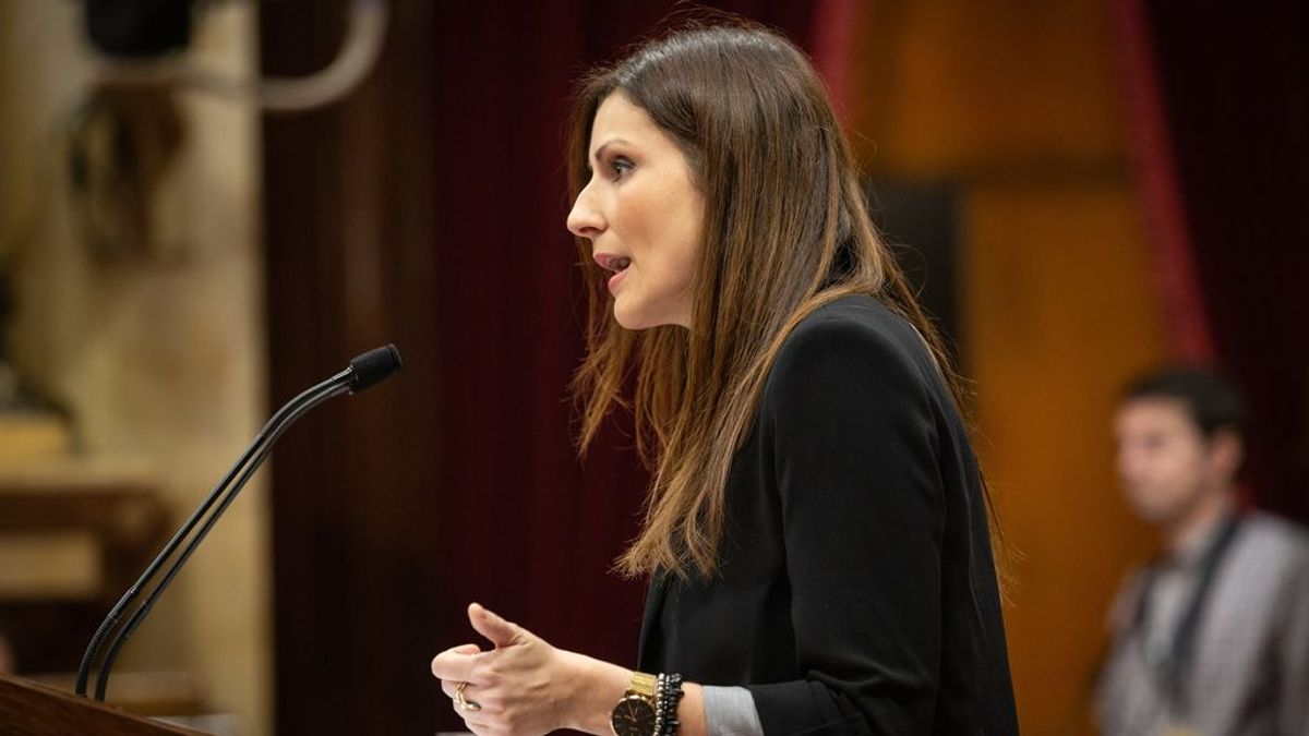 PP y la consellera de Salut se enzarzan por la vacunación de policías en Cataluña: "Lo español le genera urticaria" PP y la consellera de Salut se enzarzan por la vacunación de policías en Cataluña: "Lo español le genera urticaria"