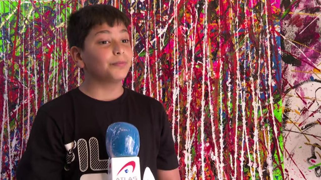 Juanito Cortés, el niño pintor de 13 años que triunfa con sus cuadros expresionistas abstractos