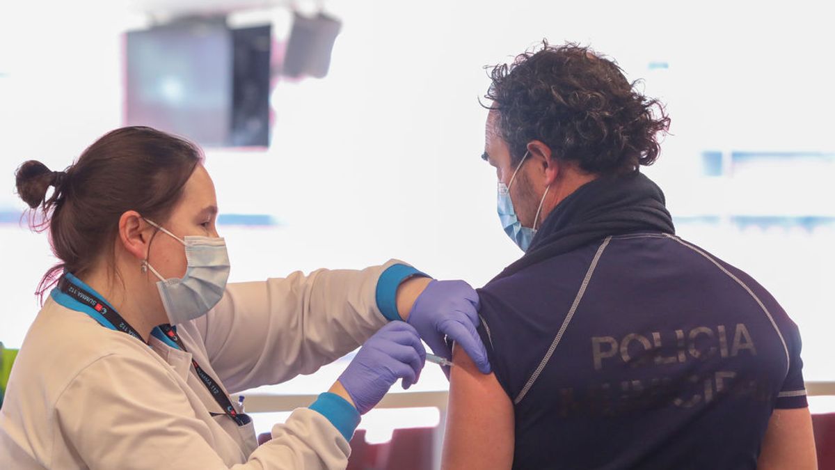 La Generalitat vacunará a los Policías y Guardias Civiles destacados en Cataluña desde el lunes La Generalitat vacunará a los Policías y Guardias Civiles destacados en Cataluña desde el lunes