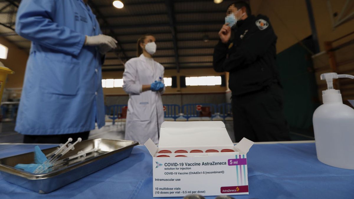 Ponerla ya o esperar al estudio sobre combinación de vacunas: la postura de cada comunidad respecto a la segunda dosis de AstraZeneca Ponerla ya o esperar al estudio sobre combinación de vacunas: la postura de cada comunidad respecto a la segunda dosis de AstraZeneca