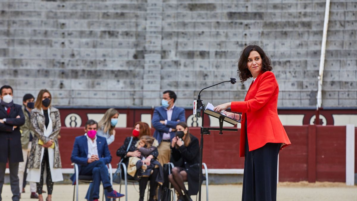 La Junta Electoral Central pide que se expediente a Ayuso por hacer campaña desde el Gobierno La Junta Electoral Central pide que se expediente a Ayuso por hacer campaña desde el Gobierno