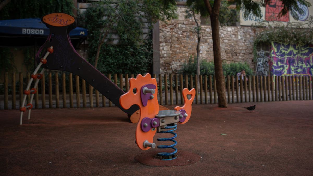 Un septuagenario es condenado a dos años de cárcel por tocar las nalgas a una niña en un parque de A Coruña Un septuagenario es condenado a dos años de cárcel por tocar las nalgas a una niña en un parque de A Coruña