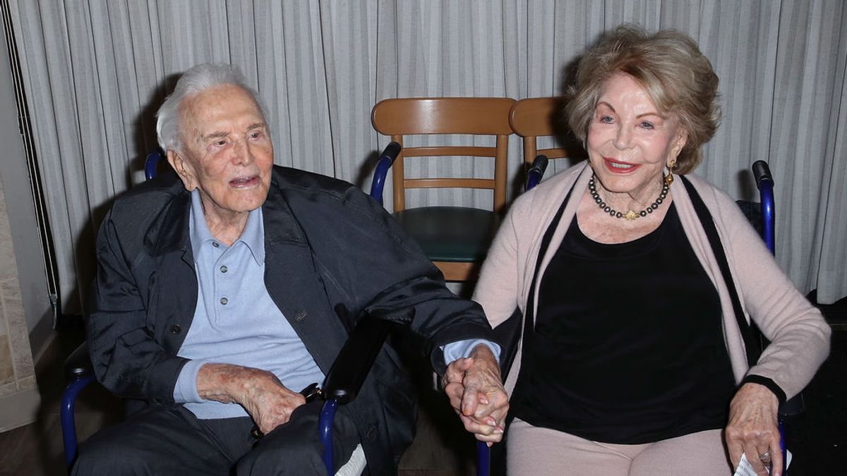 Muere a los 102 años Anne, la viuda de Kirk Douglas Muere a los 102 años Anne, la viuda de Kirk Douglas