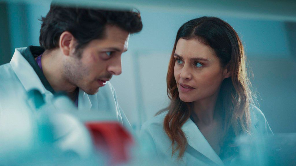 Rebecca Webb y su socio, en The One