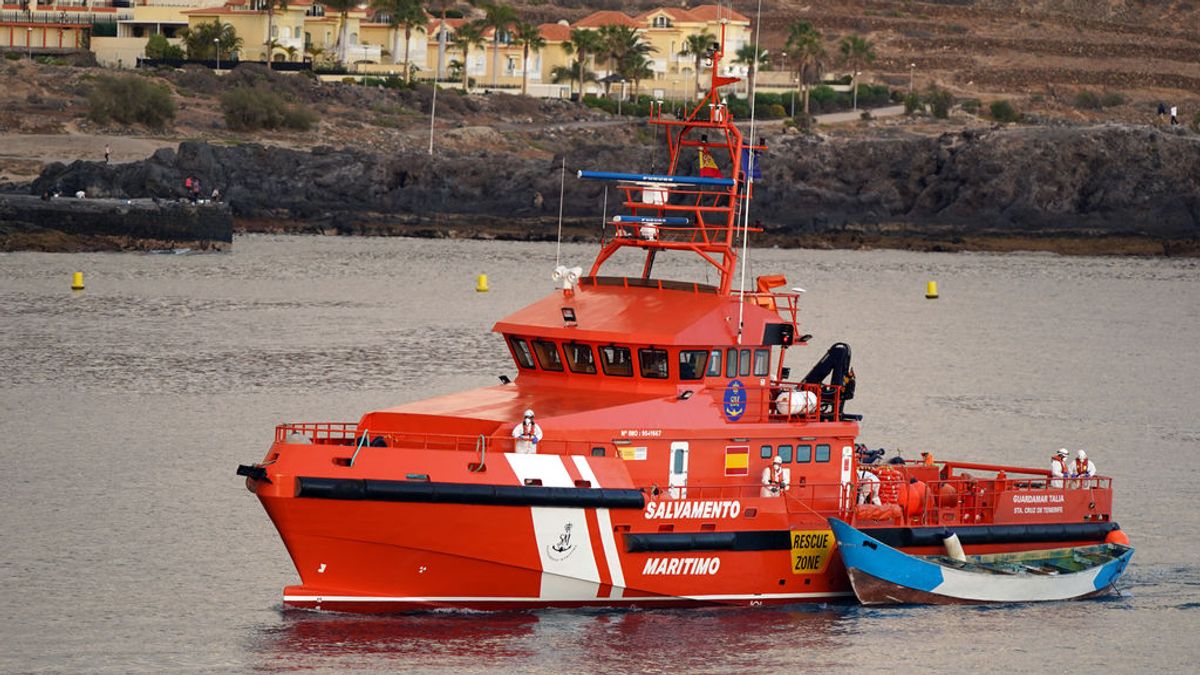 Buscan dos pateras al sur de Gran Canaria tras un aviso de un parto a bordo de una de ellas Buscan dos pateras al sur de Gran Canaria tras un aviso de un parto a bordo de una de ellas