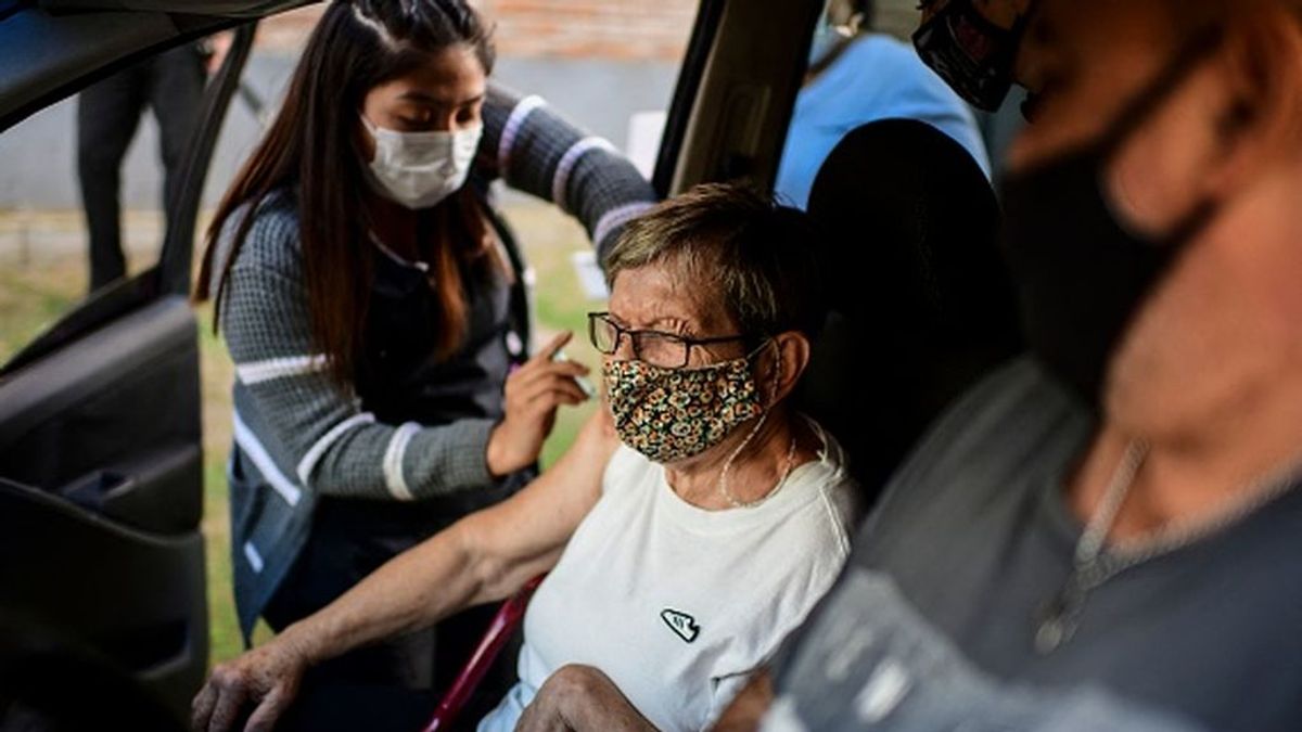 Argentina bate récord de fallecimientos diarios y prepara nuevas medidas de contención del virus Argentina bate récord de fallecimientos diarios y prepara nuevas medidas de contención del virus