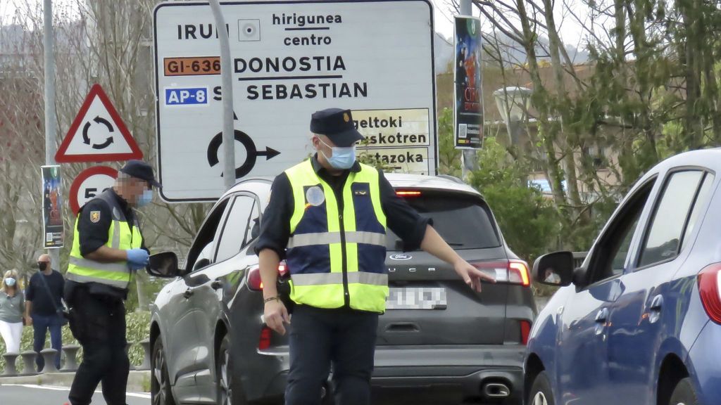 EuropaPress_3627671_policias_nacionales_piden_pcr_negativos_viajeros_cruzan_frontera_francia