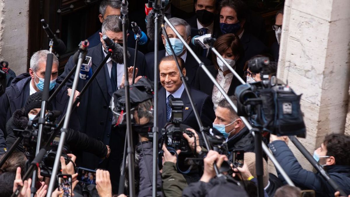 Berlusconi recibe el alta después de casi un mes ingresado en un hospital de Milán