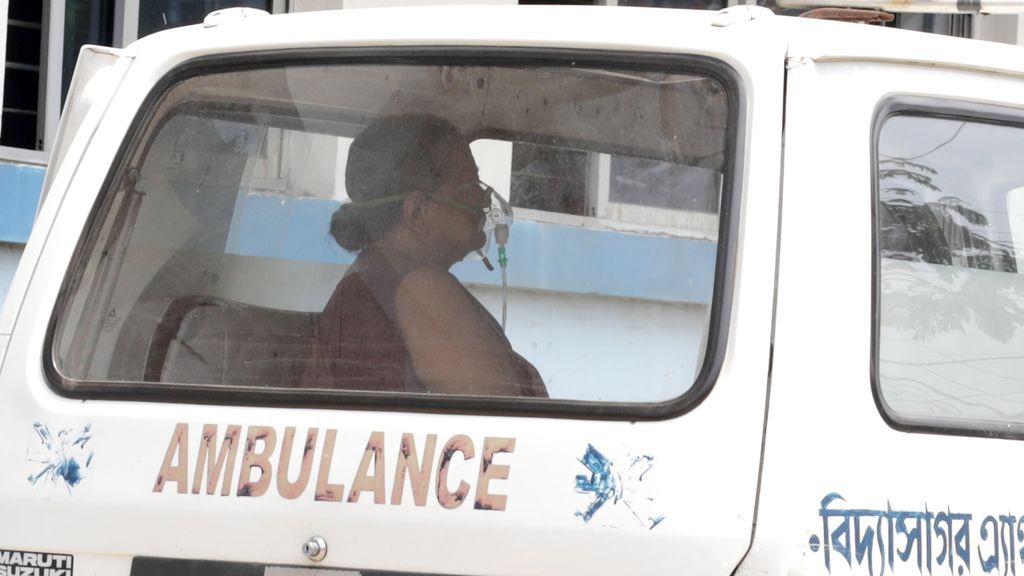 Al menos 18 muertos en un incendio de un hospital para pacientes covid en la India